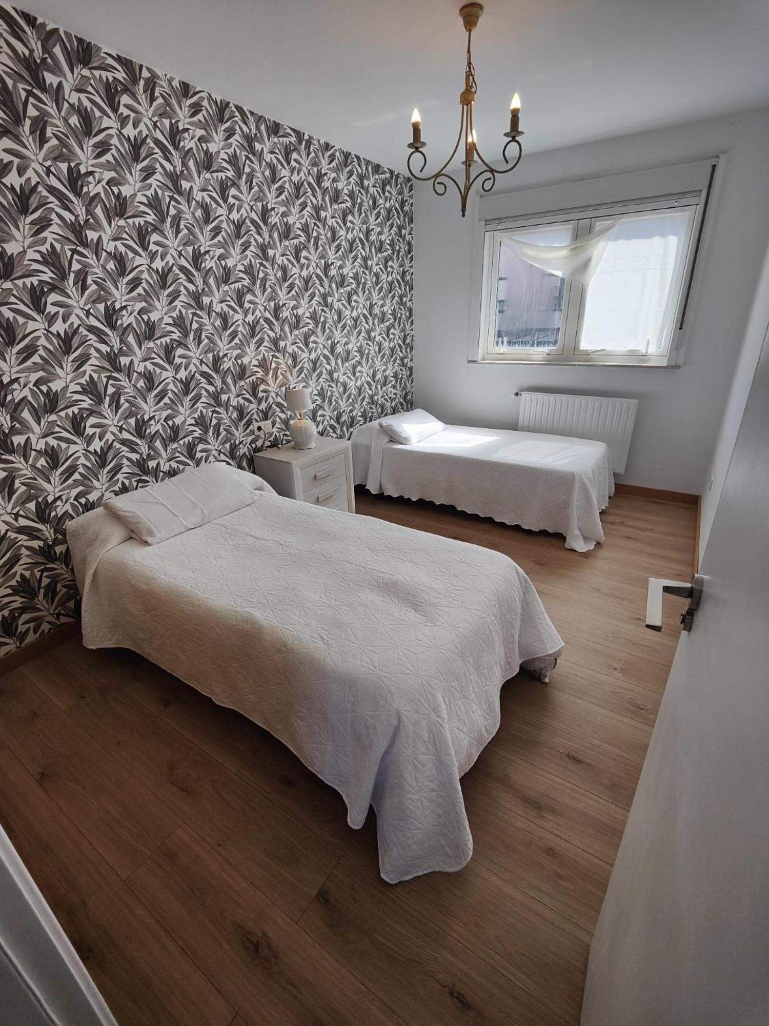 Chalet Con Wifi , Ps4 , Garaje, 5 Dormitorios, 3 Banos, Santiago de Compostella Buitenkant foto
